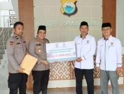 Kapolres Toraja Utara Serahkan Zakat Fitrah Personel Ke Baznas Jelang Hari Raya Idul Fitri 1446 H