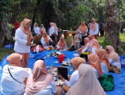 Ketua DWP Kemenag se-Sulsel Kunjungi Wisata Permandian Air Panas Pincara
