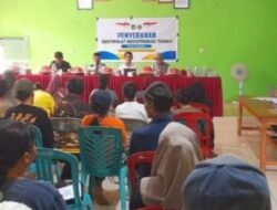 BPN  Lutim  Serahkan 325 Sertifikat Redistribusi Tanah Di Kawata
