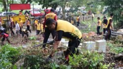 Sambut Hari Bhayangkara ke-79, Polres Luwu Timur Gelar Bakti Religi Dengan Pembersihan TPU Serentak