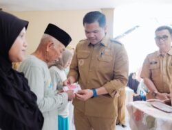 Bupati Bantaeng Serahkan Bantuan Kemensos Rp50 Juta untuk Sanggar Seni Biangkeke