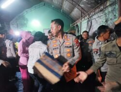 Kobaran Api Padamkan Rumah, Solidaritas Polres Luwu Timur Terangi Hati Pengungsi Sorowako