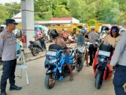 Personil Polsek Malili Perketat  Pengawasan Pengisian Pertalite di SPBU Ussu