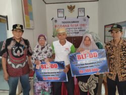 Pemdes Atue Serahkan Bantuan Langsung Tunia Kepada 28 KK Penerima Manfaat