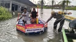 Bhabinkamtibmas Sambangi Warga Terdampak Banjir, Ajak Tetap Waspada dan Bersinergi