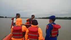 Polri Bersama Tim Gabungan Lakukan Pencarian Nelayan Hilang di Perairan Tallo Makassar