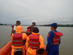 Polri Bersama Tim Gabungan Lakukan Pencarian Nelayan Hilang di Perairan Tallo Makassar