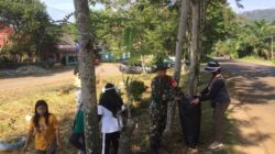 Babinsa Malili Gerakkan Warga Bersih-Bersih. Gotong Royong Kunci Cegah Penyakit