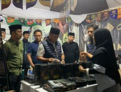 Bupati Wajo Pantau produk Unggulan Lokal Yang Dipamerkan Dalam Expo UMKM 2026