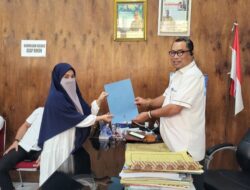 Perkuat Pelayanan Publik, Kadis Dukcapil Lutra Serahkan SK Pengangkatan PPPK Paruh Waktu