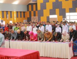 Pelantikan 364 Pejabat Ala Bupati Wajo, Pejabat yang Dilantik Gunakan Pakaian Adat