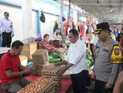 Jelang Lebaran, Bupati Wajo, And Rosman Pantau Harga Di Pasar Mini Sengkang
