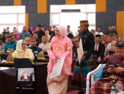 Bupati Andi Rosman Beri Penghargaan Kepala Diskominfotik Wajo, Disaksikan Gubernur dan Wakil Gubernur Sulsel