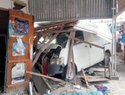 Kecelakaan Lalu Lintas di Jalan Poros Manurung-Malili, Mobil Serempet Kios dan Gerai Somay