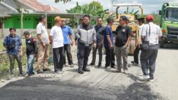 Wabup Luwu Tinjau Pengaspalan Jalan Poros Bolong–Lamasi
