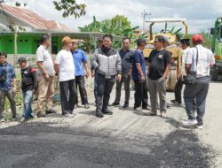 Wabup Luwu Tinjau Pengaspalan Jalan Poros Bolong–Lamasi
