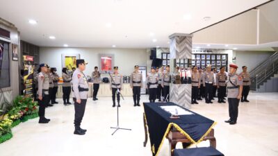 Kapolda Sulsel Sampaikan Terima Kasih kepada Kombes Setiadi Sulaksono pada Sertijab Dirreskrimum