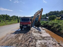 PT PUL dan B2PJN Perbaiki Drainase Jalan Poros Salociu