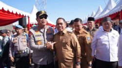 Bupati Wajo Hadiri Penyerahan Bantuan Benih dan Alsintan Kepada Petani oleh Gubernur Sulsel