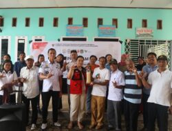 Wujudkan Pertanian Ramah Lingkungan, Mahasiswa KKN Unhas Ajarkan Pembuatan Pupuk Hayati PSB di Luwu Timur