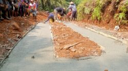 Swadaya Masyarakat Bangun Rabat Beton 70 Meter