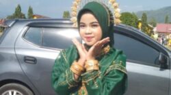 Tampil dengan Baju Bodo Hijau Datu, Nurhaliza Parintak Wakili SDN 526 Buntu Kamiri di Lomba Dongeng HUT RI ke-81
