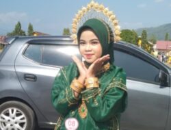 Tampil dengan Baju Bodo Hijau Datu, Nurhaliza Parintak Wakili SDN 526 Buntu Kamiri di Lomba Dongeng HUT RI ke-81