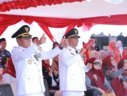 Wabup Wajo Tampil Sebagai Inspektur Upacara Penurunan Bendera di HUT ke-81 RI di Lapmer Sengkang