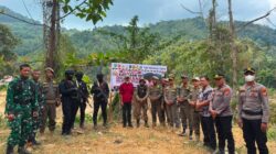 Cegah PETI, Polres Luwu Bersama TNI dan Pemkab Pasang Papan Larangan di Bajo Barat