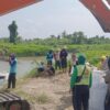 Camat dan Kapolsek Malangke Dibantu Warga, Gotong Royong Lakukan Penanganan Tanggul Jebol
