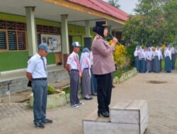 Jadi Pembina Upacara di SMAN 11 Luwu Utara, Kapolsek Malangke Tekankan Disiplin dan Bahaya Narkoba