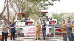 Kementan Salurkan Dua Unit Combine untuk Petani Luwu