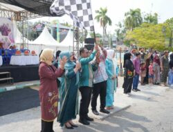 Bupati dan Wabup Wajo Lepas Peserta Sengkang Silk Fashion Karnaval