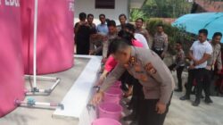 Jelang HKGB Ke-74 Kapolres Bersama Ketua Bhayangkari Cabang Toraja Utara Resmikan Sumur Bor Air Bersih di Kesu 