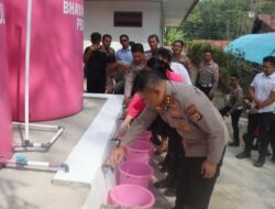 Jelang HKGB Ke-74 Kapolres Bersama Ketua Bhayangkari Cabang Toraja Utara Resmikan Sumur Bor Air Bersih di Kesu 
